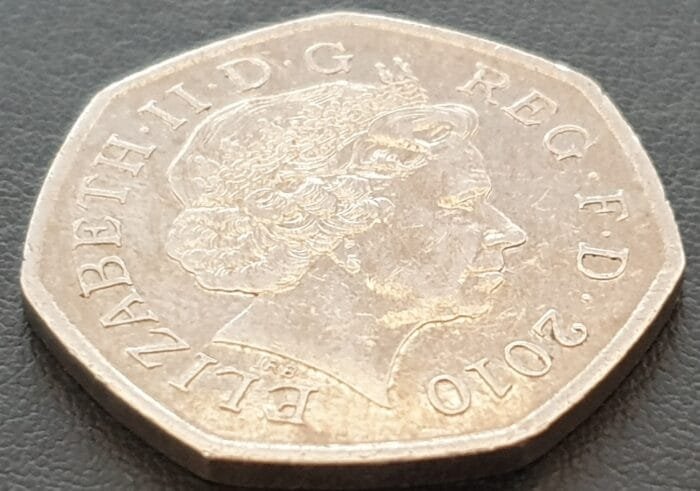 2010 Celebrating 100 Years Of Girl Guiding 50p Circulated Coin - Image 2