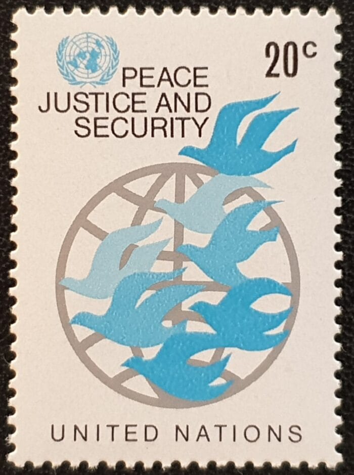 United Nations 1979 SG316 20c. "Doves crossing globe"  MNH Single Stamp