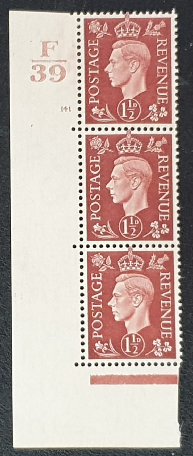Great Britain King George VI 1937 SG464 1½d Red-Brown Q7 Control F39 Cyl 141 Mounted Mint Stamps