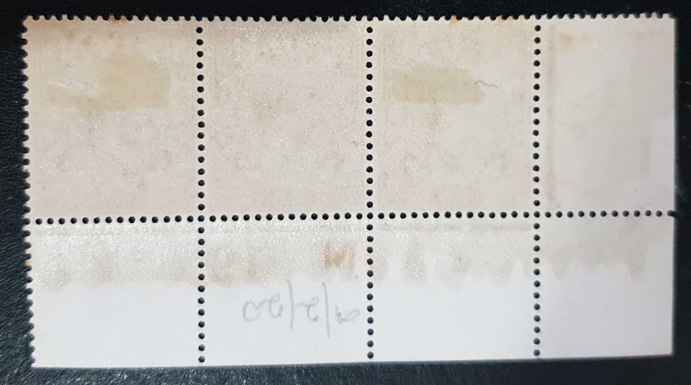 Great Britain King George V SG362 SPEC N18(-) 1½d PALE choc.-brown CONTROL N19 Strip of 3 M/M - Image 2