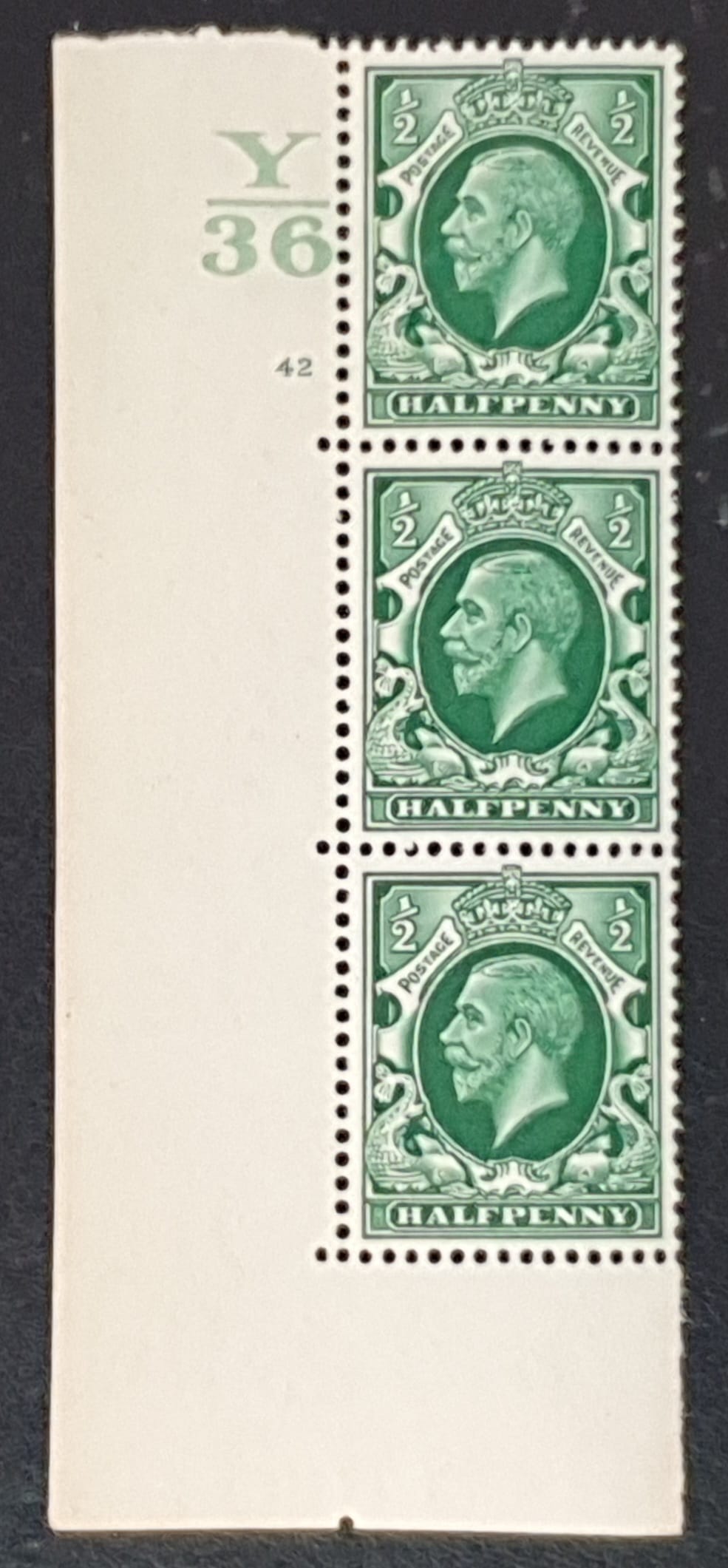 Great Britain King George V SG439 N47 ½d Green CONTROL Y36 CYL. 42 N/Dot Strip of 3 LMM