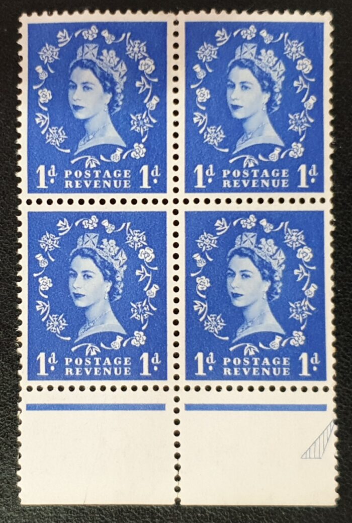 Great Britain Queen Elizabeth II 1953 SG516 1d. ultramarine Block of 4 LMM