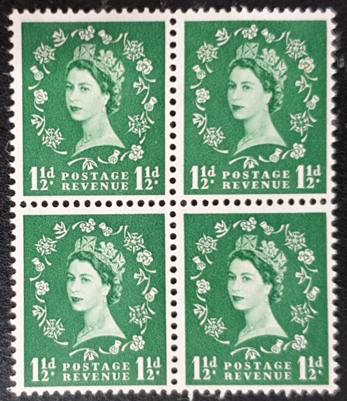Great Britain Queen Elizabeth II 1952 SG517 1½d. TUDOR CROWN WMK GREEN WILDING Block of 4 LMM